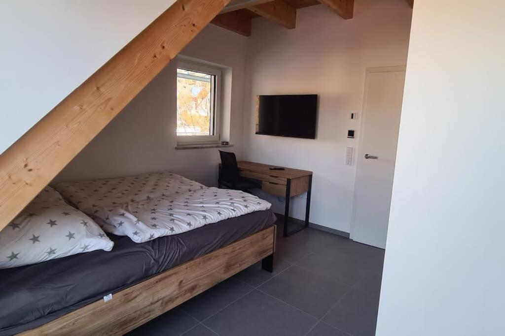 Moderne Ferienunterkunft/Wohnung Burgthann Exterior foto