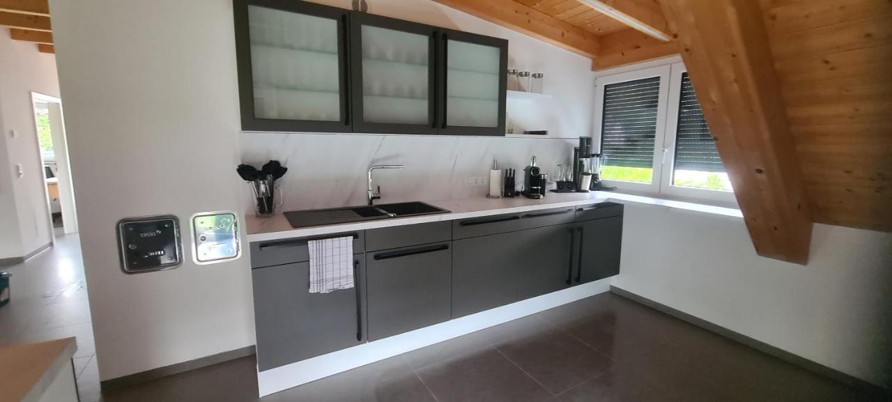 Moderne Ferienunterkunft/Wohnung Burgthann Exterior foto